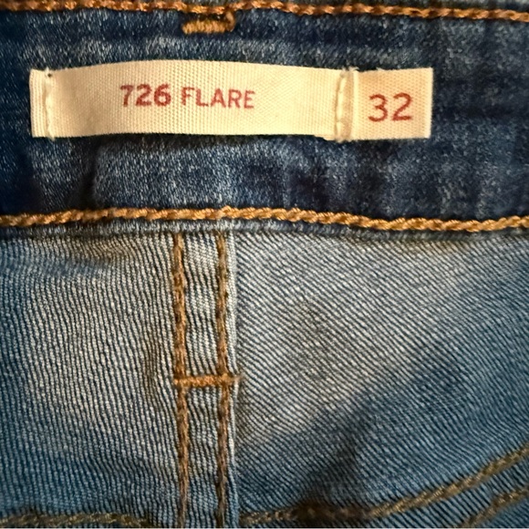 Levi’s 726 Flare High Rise Blue jeans frayed hem 32 - Picture 3 of 7
